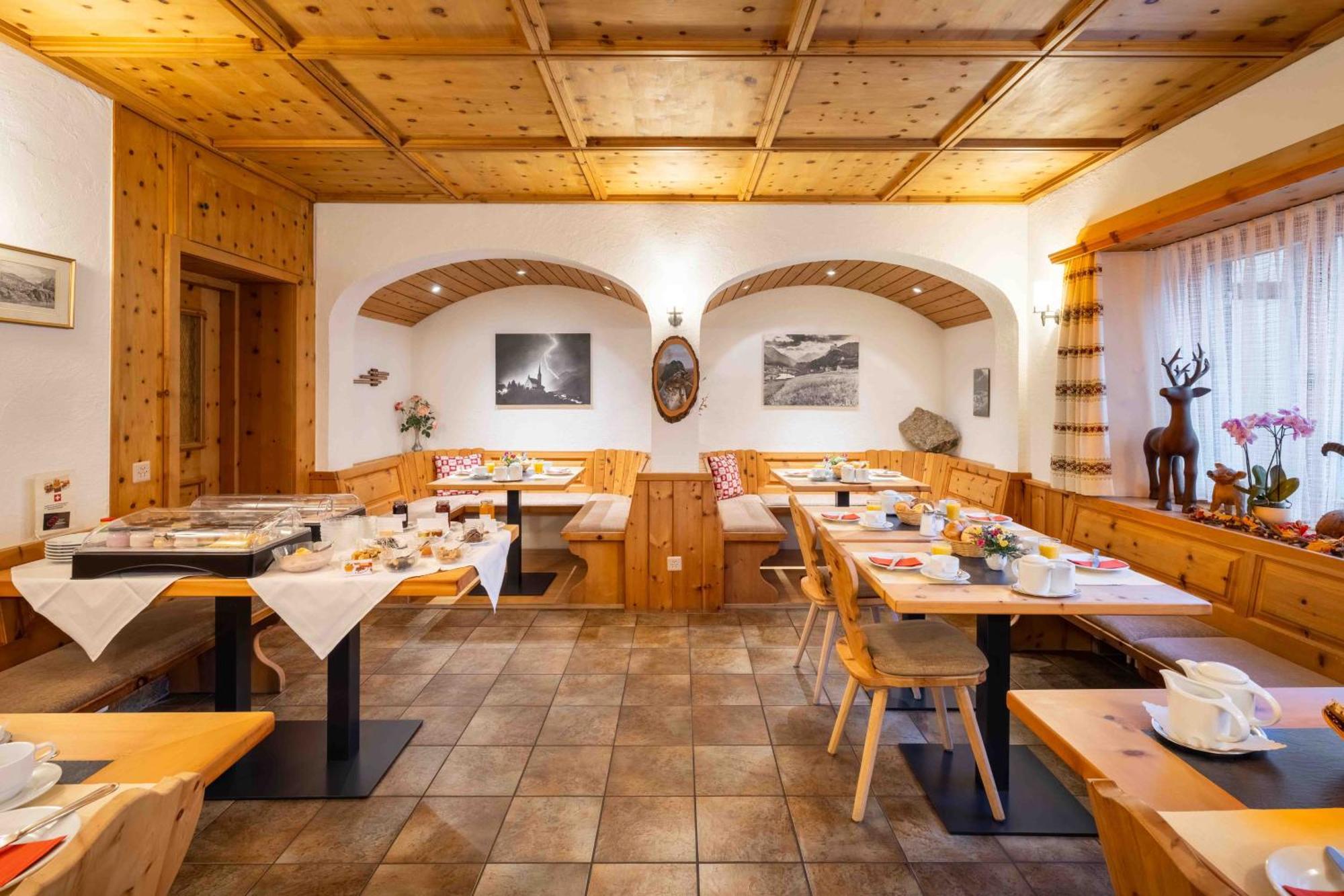 Garni Alpenrose - Grusaida Gasthof Scuol