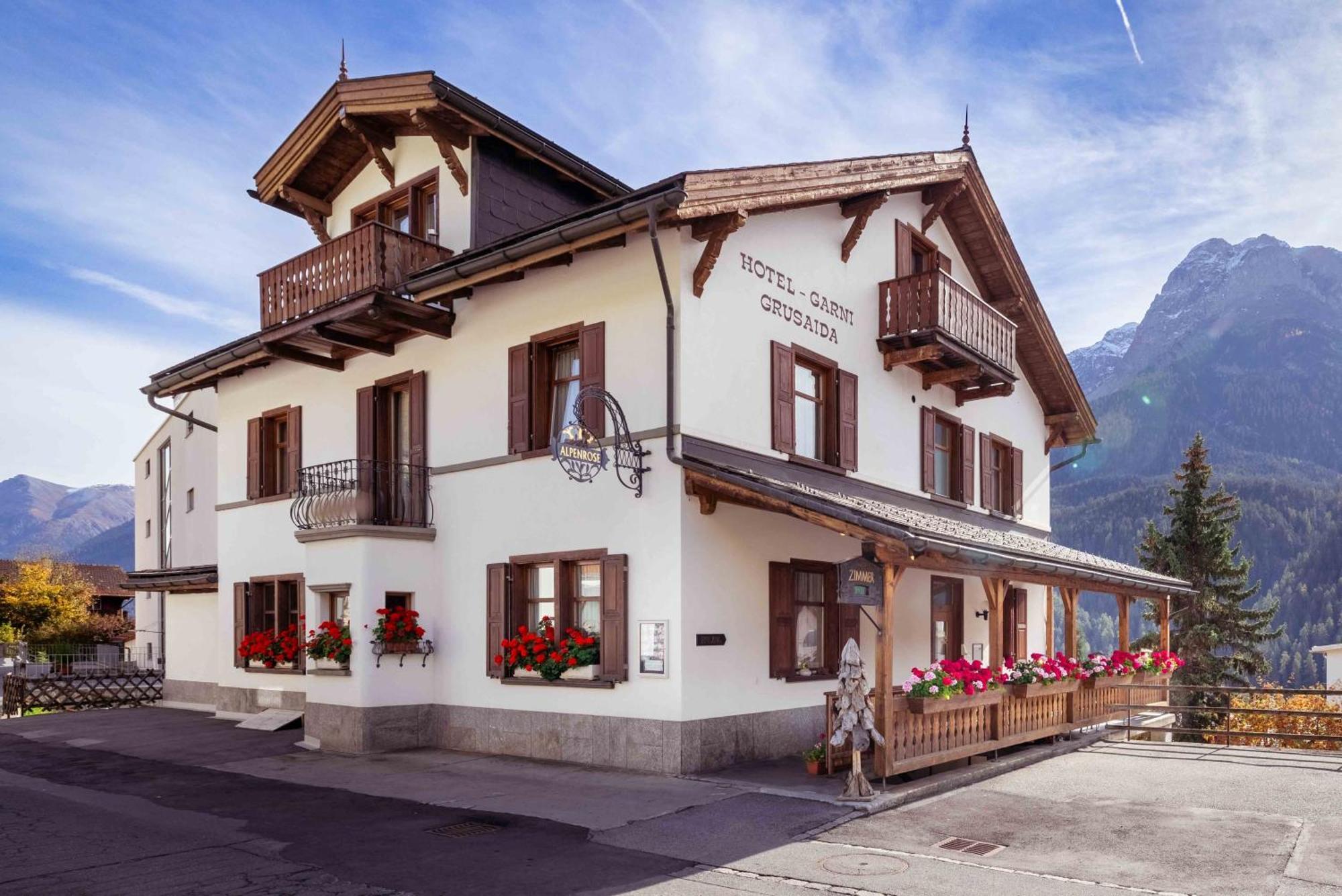 Garni Alpenrose - Grusaida Gasthof Scuol